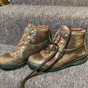 Vintage Vasque Skywalk woman’s boot